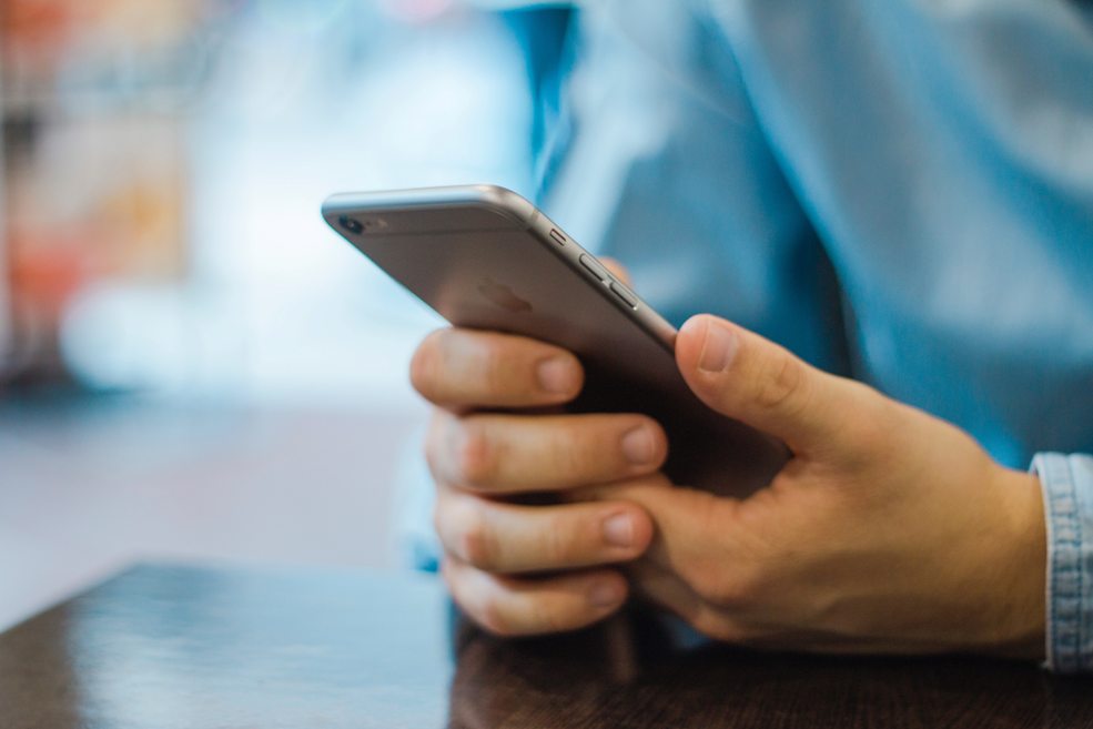 Dutch government to ban mobile phones from classrooms