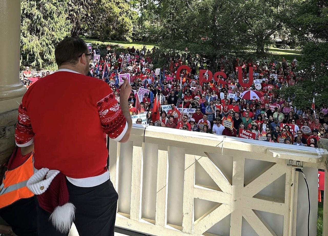 ‘Backed into a corner’: striking Tassie teachers take a stand for ...